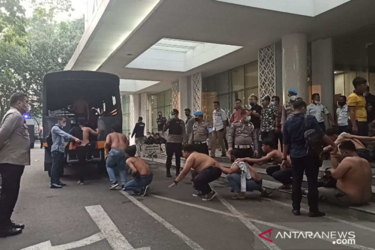 Polisi amankan 177 pendemo omnibus law di Medan