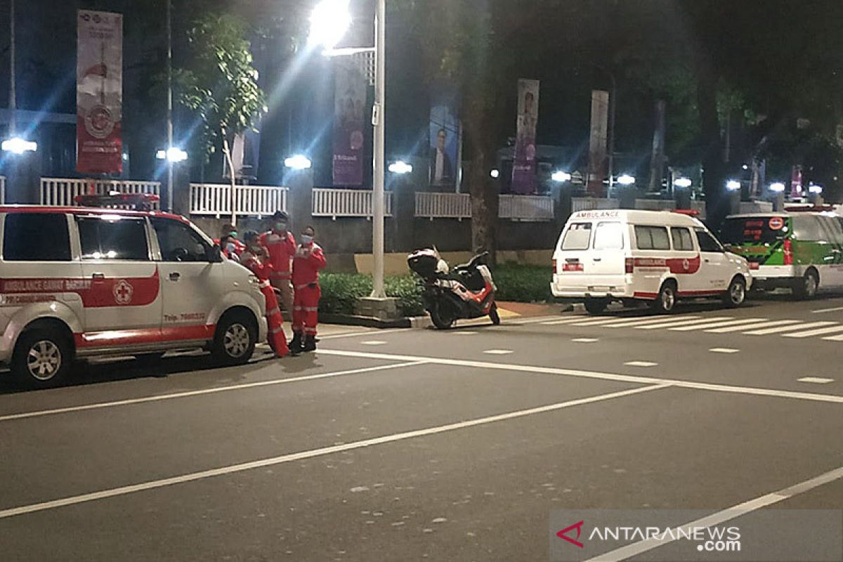 Aksi buruh, PMI Jakarta Selatan siagakan ambulans dan tenaga medis