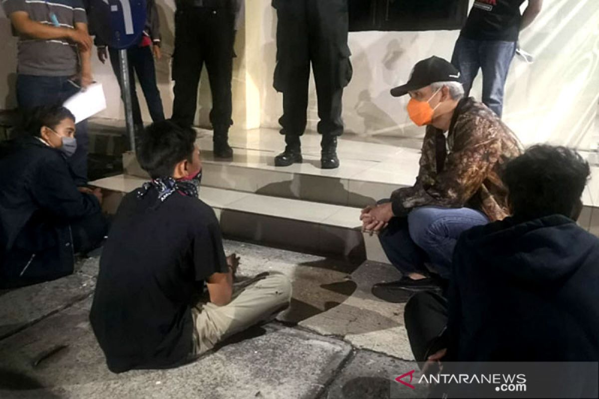 Ganjar temui pendemo UU Cipta Kerja di Mapolres Semarang