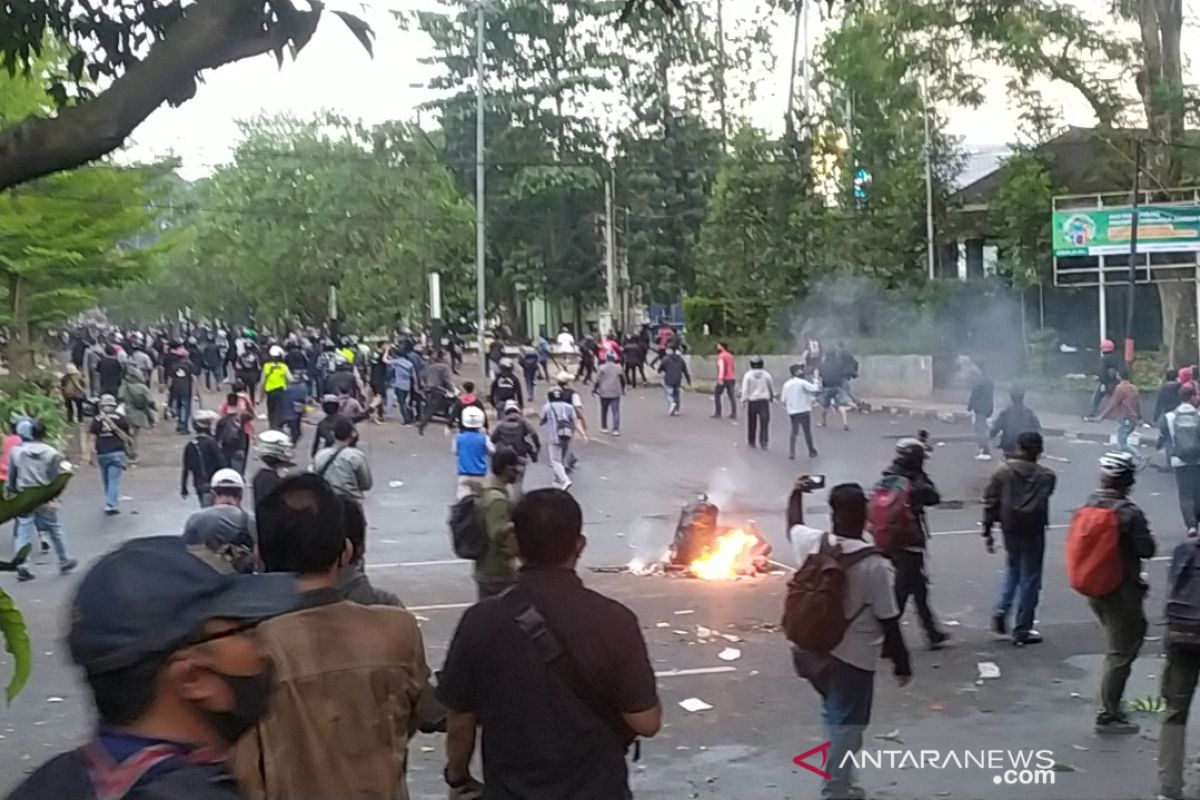 Polisi sebut perusuh aksi di Bandung bukan mahasiswa atau buruh