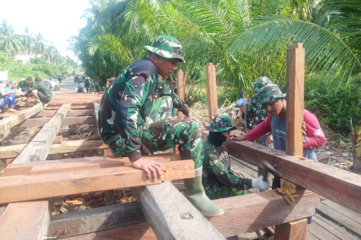 Jembatan Handil Samsu Mulai Dipasang Pagar