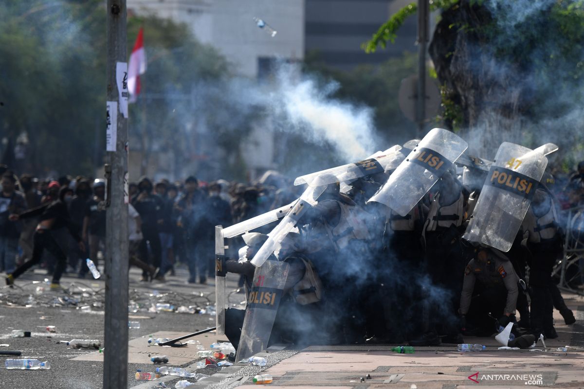 Polisi: Pelaku kerusuhan demo UU Cipta Kerja di Surabaya bukan elemen buruh