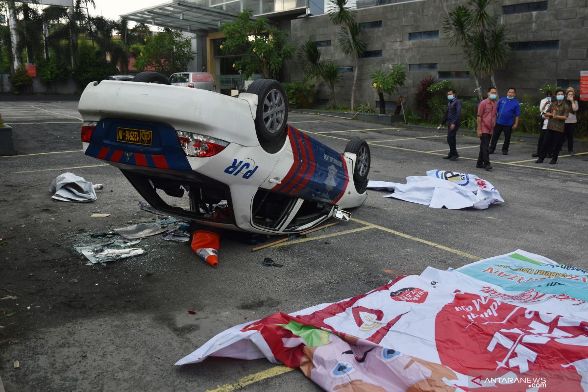 Kecam oknum pengrusakan mobil polantas gunakan almamater Unilak, Rektor: Bukan mahasiswa kami