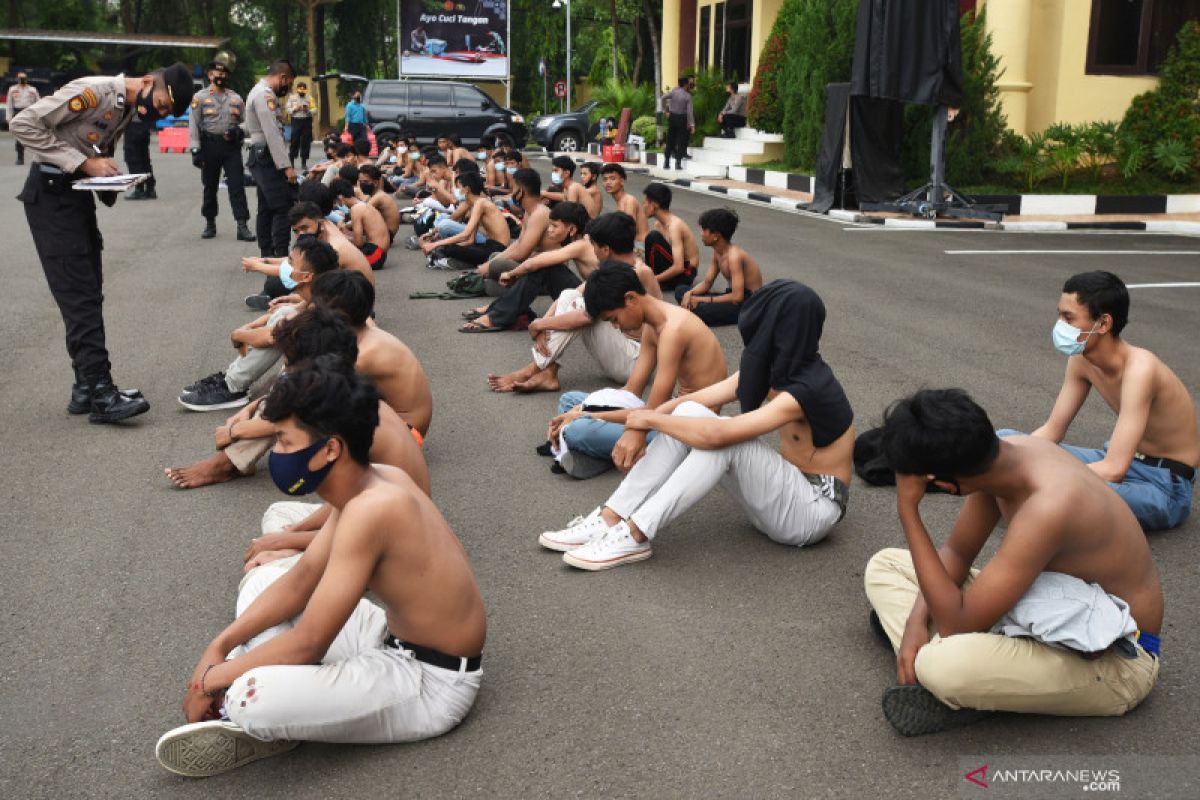 Kemarin, cegah pelajar demo hingga penyebar hoaks dicari polisi