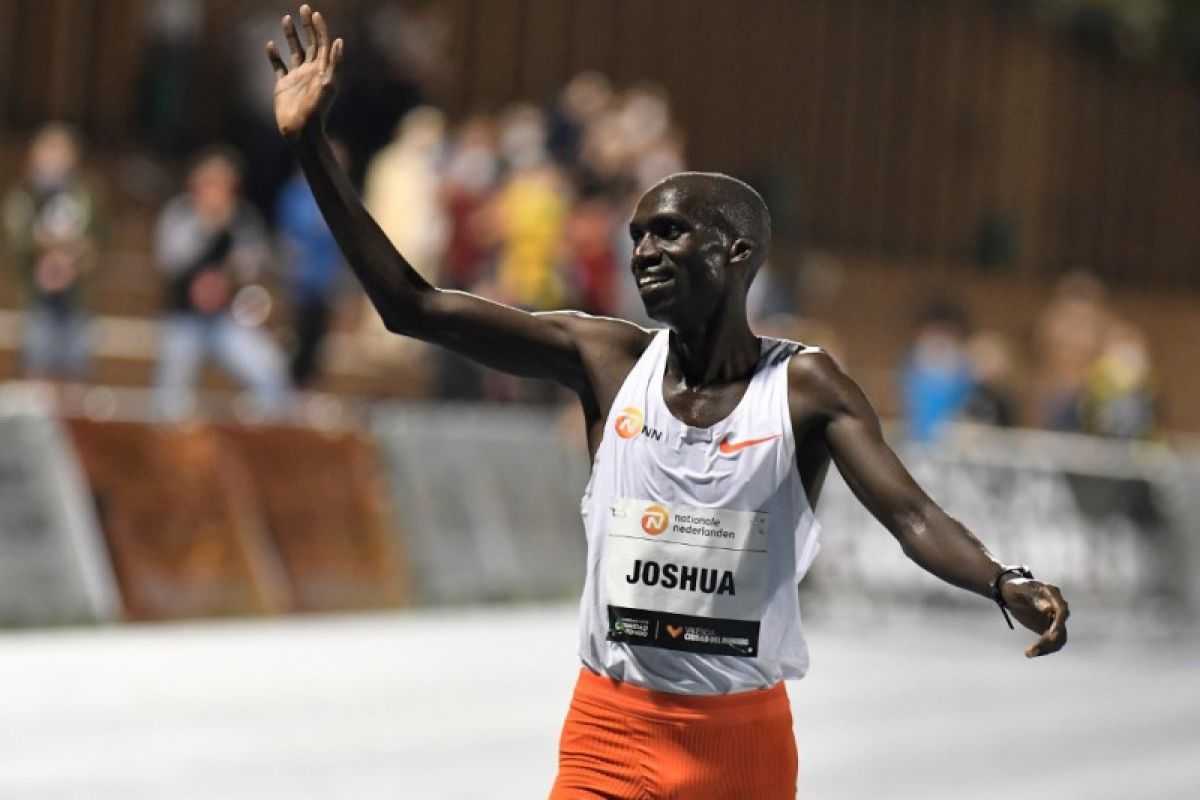 Pelari Uganda  Joshua Cheptegei kembali pecahkan rekor dunia lari