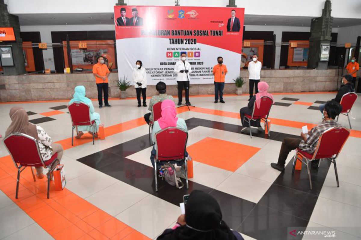 Melihat efektivitas penyaluran bantuan sosial tunai dan beras di Surabaya