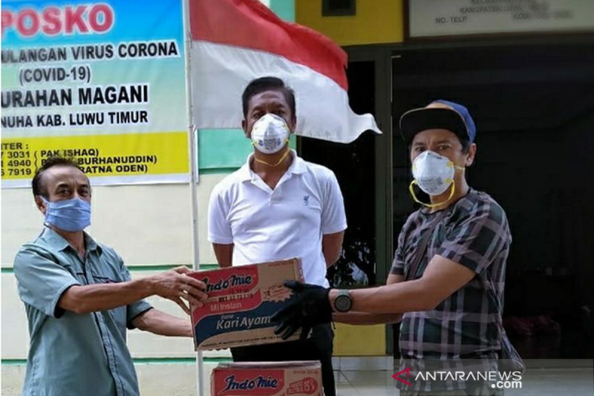 Relawan Kelurahan Magani Lutim salurkan bantuan kepada warga terdampak COVID-19