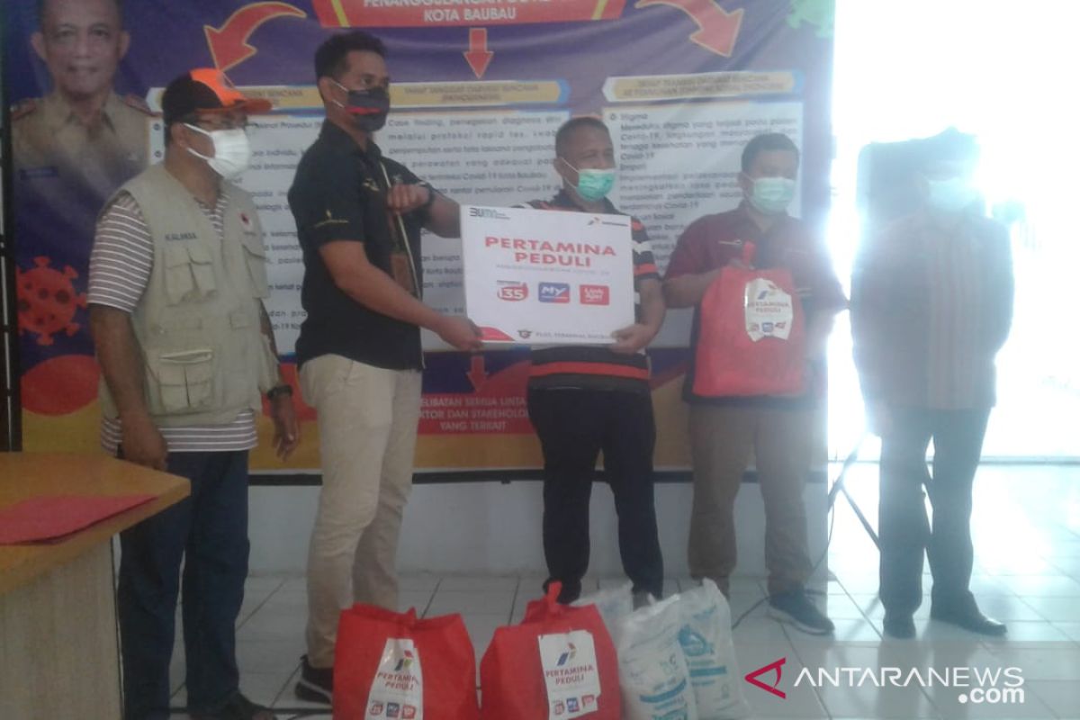 Fuel Terminal Baubau salurkan 350 paket sembako kepada warga terdampak COVID-19