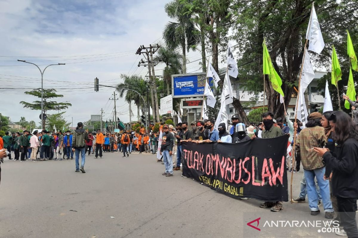 Tolak UU Cipta Kerja, mahasiswa-aktivis Jambi gelar aksi damai