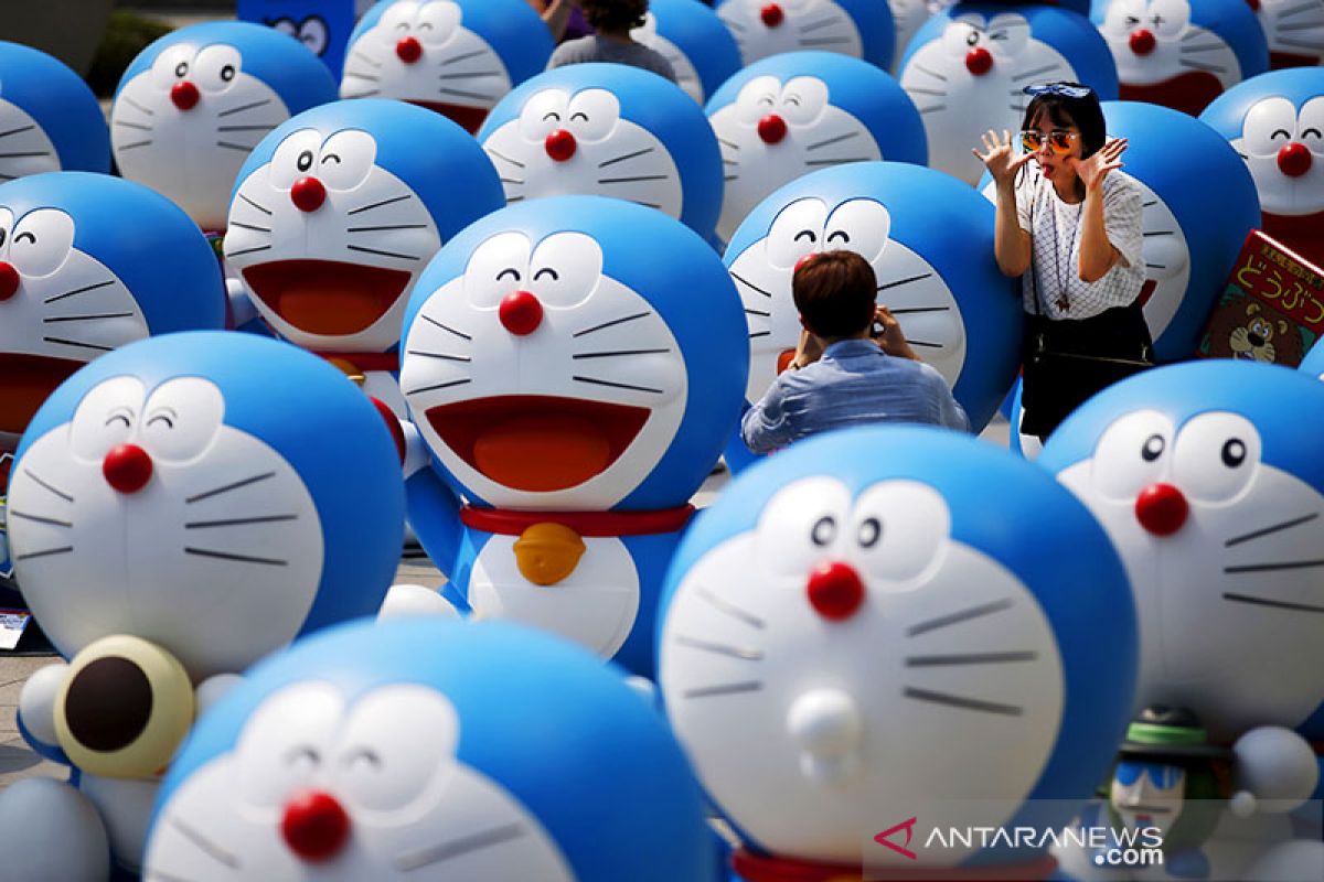 Rayakan setengah abad, kereta Doraemon debut di Tokyo