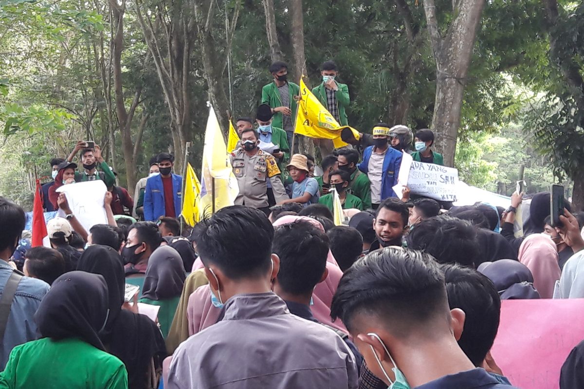 Ratusan mahasiswa di Langkat tolak Omnibus Law