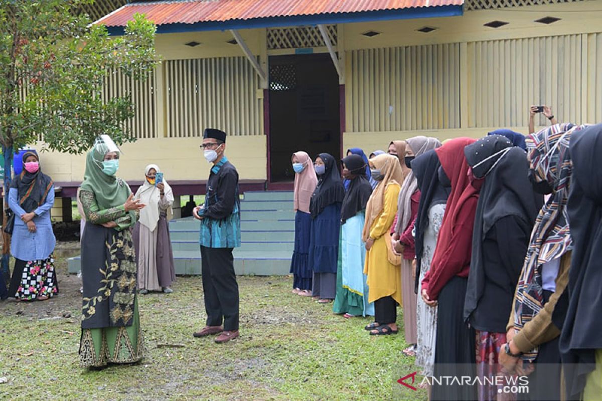 Mahasiswi dayah di Aceh disemangati tetap tuntut ilmu meski pandemi