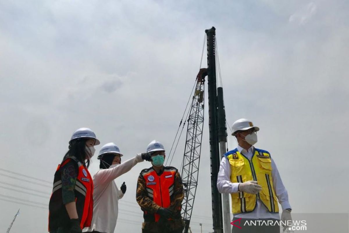 PT MBMR lakukan pemancangan tiang jalan tol akses Stadion GBT Surabaya