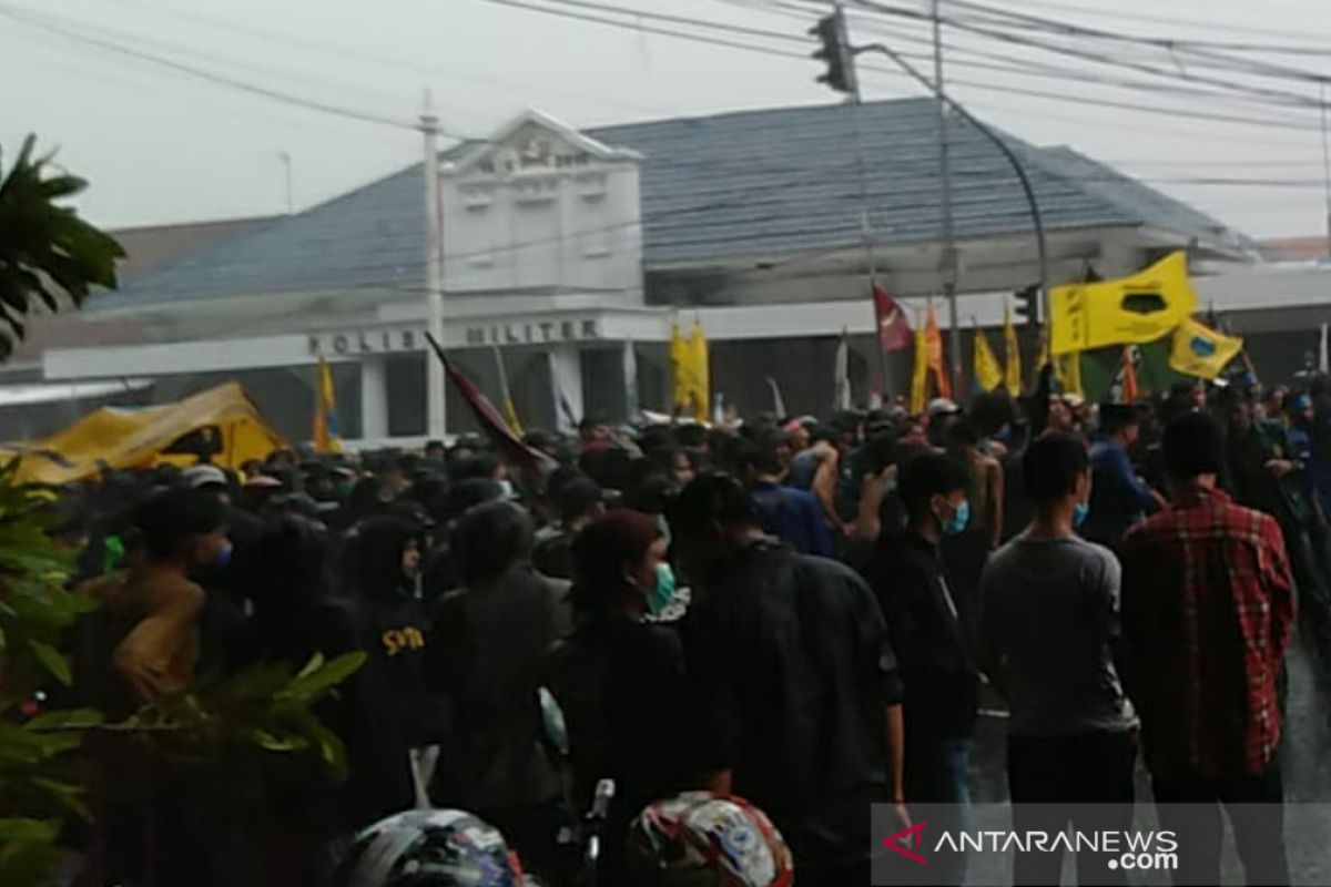 Demo tolak UU Cipta Kerja di depan Istana Bogor dikhawatirkan munculkan klaster baru COVID-19