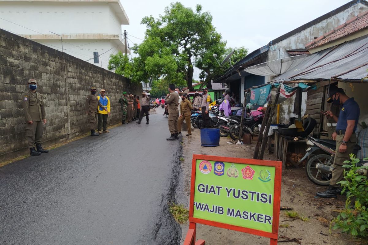 Tim gabungan Bangka Barat gelar operasi yustisi di Pasar Parittiga