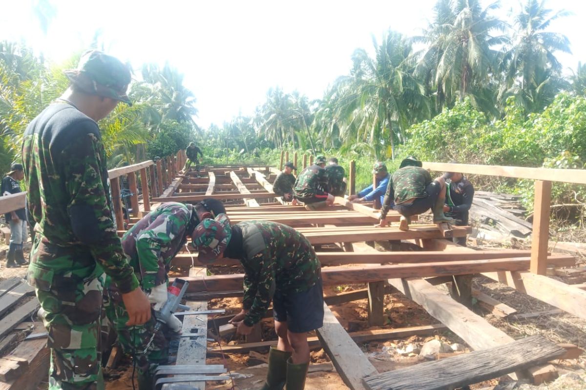 Hari ini Satgas TMMD kembali kebut penyelesaian pekerjaan jembatan