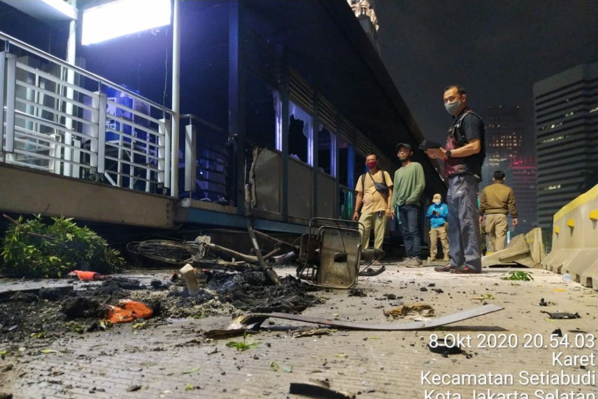 Anies : Perbaikan halte TransJakarta rusak perlu lima pekan