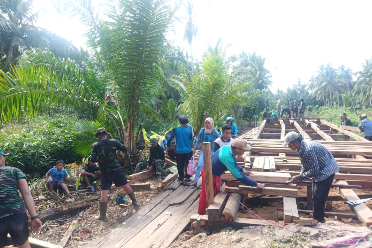 Dandim 1015/Spt menghimbau jaga selalu Kamtibmas selama TMMD berlangsung