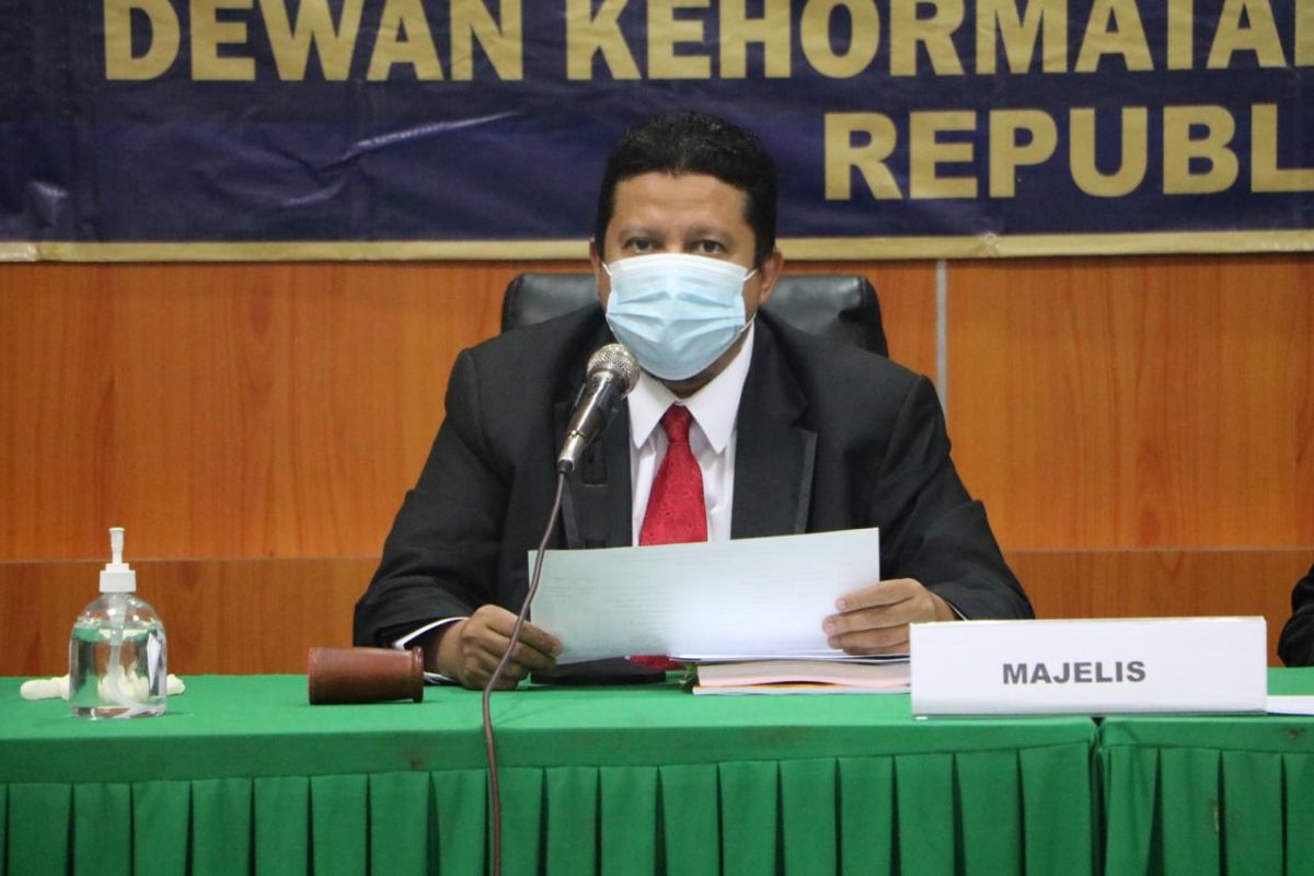 Sekertaris Bawaslu Tana Toraja disidang DKPP