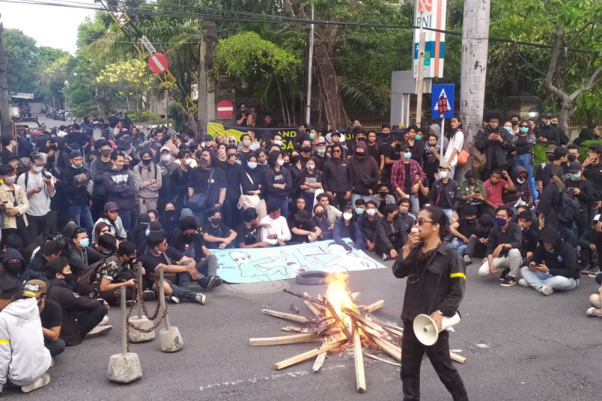 Meski tak demo, serikat pekerja Bali tetap tolak UU Cipta Kerja