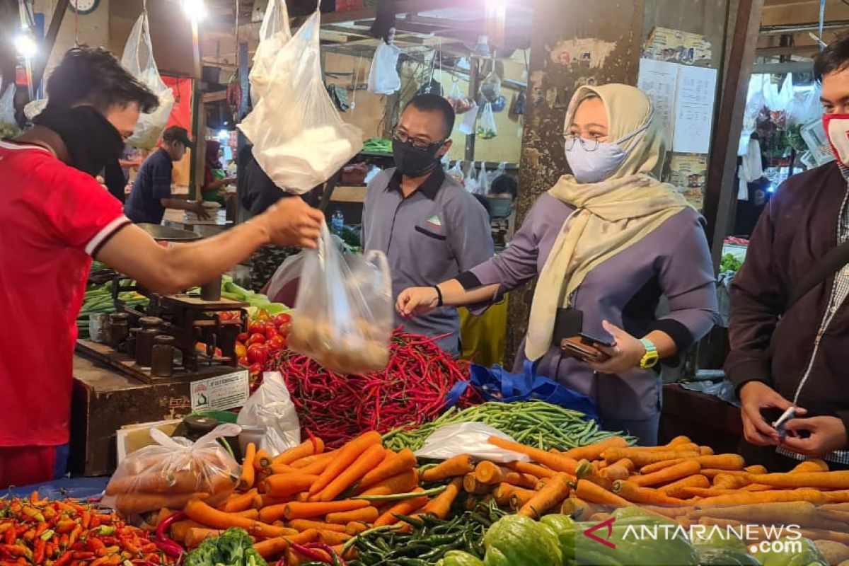 Pedagang pasar di Kabupaten Bogor wajib kenakan masker