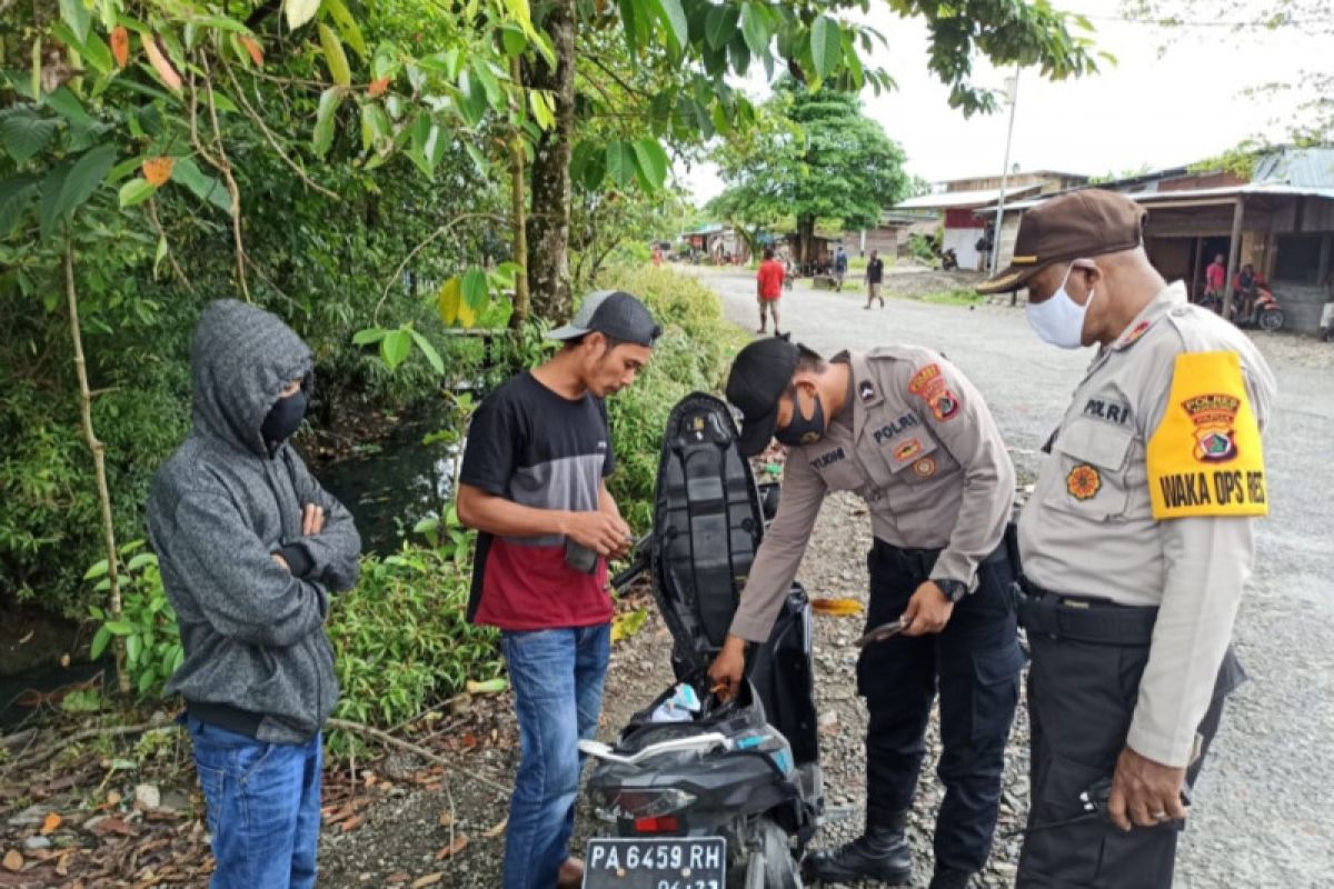 Polres Yahukimo razia senjata tajam di Dekai