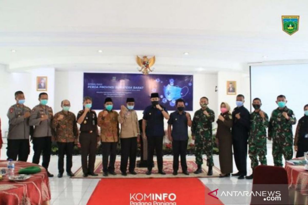 Rektor UNPturut sosialisasikan Perda AKB di Padang Panjang untuk cegah COVID-19