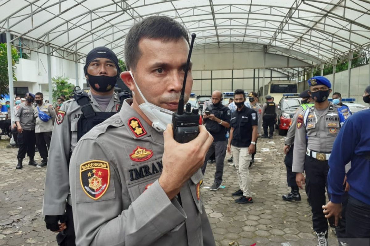 Polisi : remaja ricuh saat aksi di DPRD Sumbar  dibiayai   oknum tak bertanggungjawab