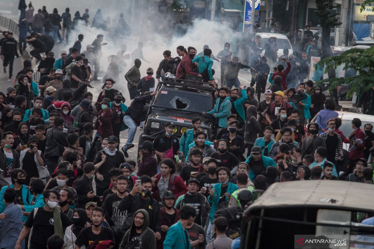 Polisi mengamankan 296 pelajar yang hendak mengikuti demonstrasi