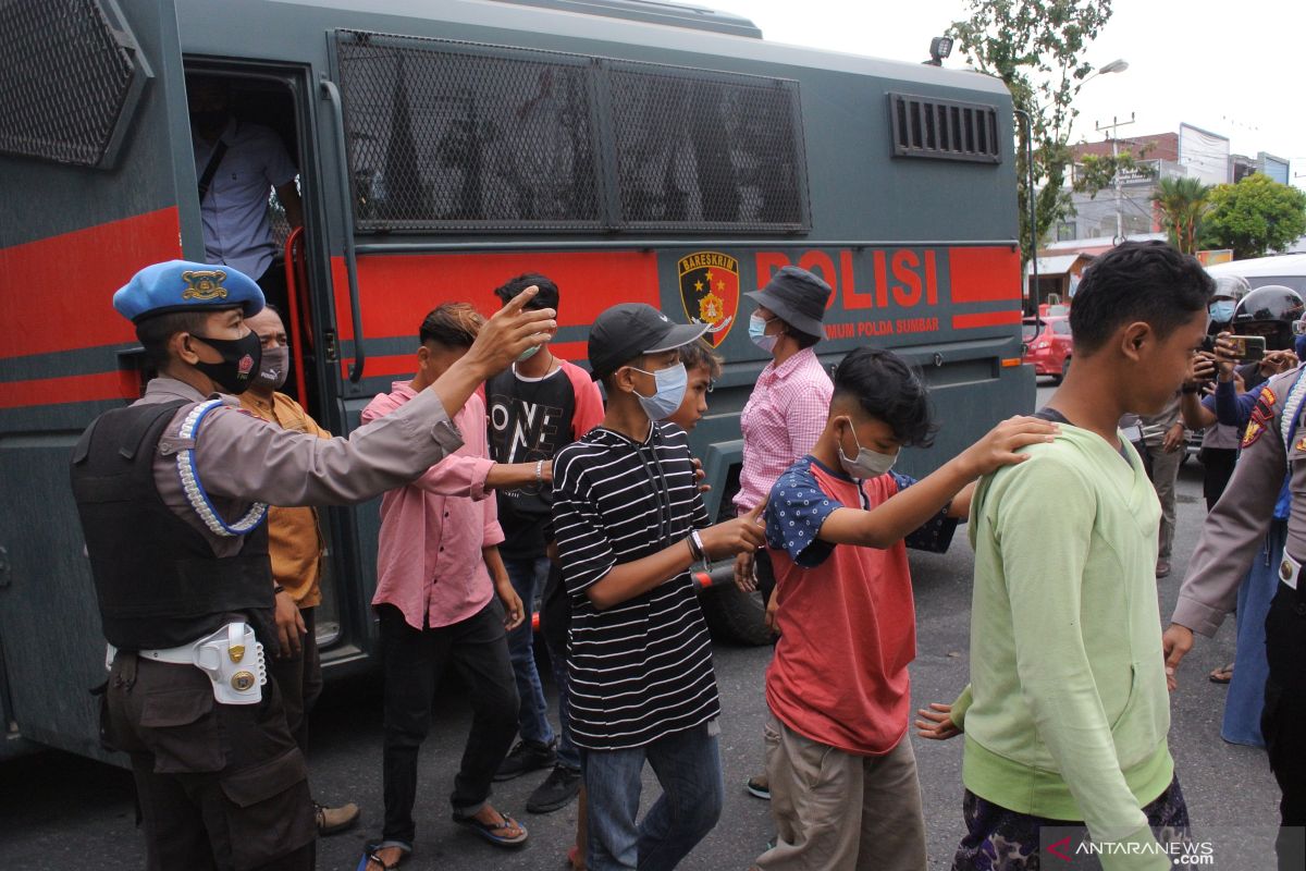 Polisi amankan sepuluh remaja diduga akan ikut unjuk rasa di Istana Merdeka