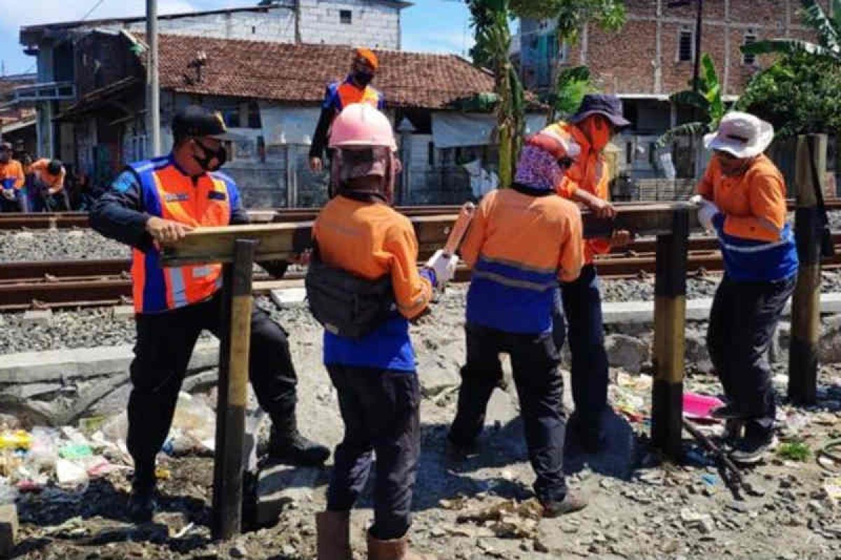 Tingkatkan keselamatan, KAI Cirebon tutup 14 perlintasan sebidang