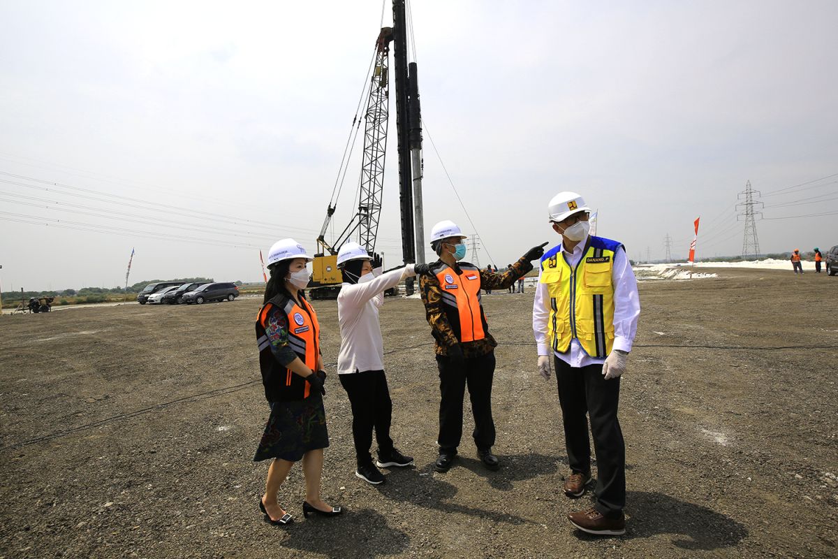 Wali Kota Risma ingin Proyek Simpang Susun di Surabaya dipercepat