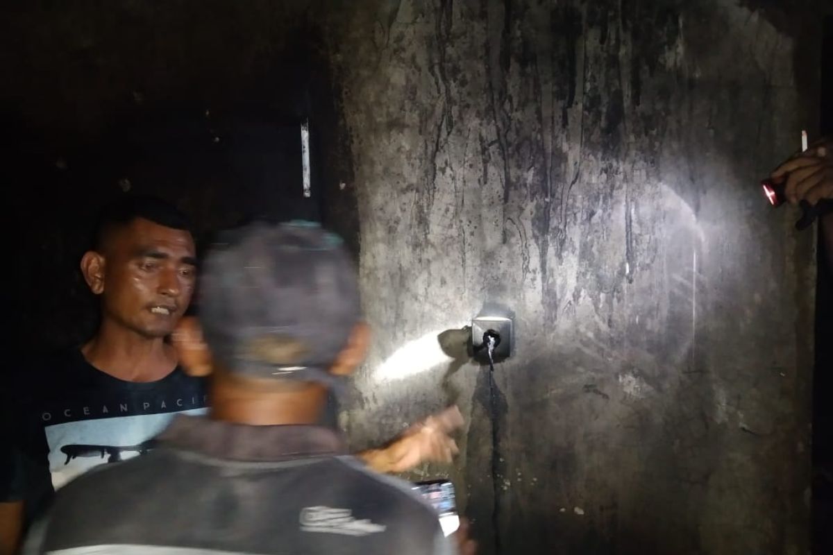 Diduga akibat obat nyamuk elektrik, satu unit rumah di Aceh Timur terbakar