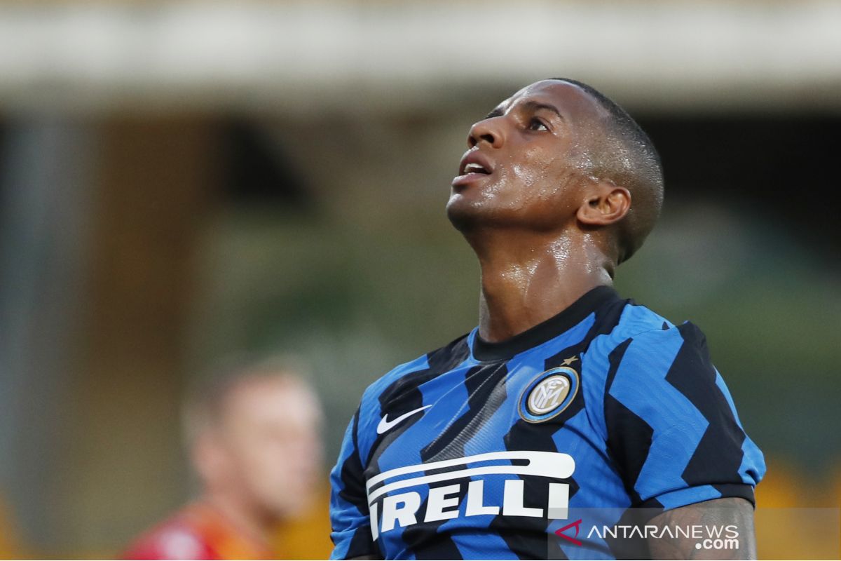 Bek Inter Milan Ashley Young positif terpapar COVID-19