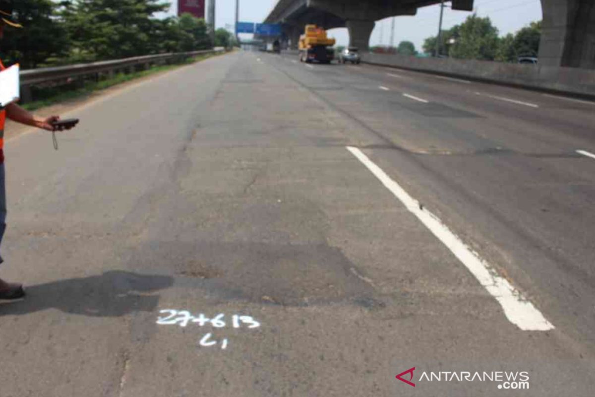 Jasa Marga lanjutkan rekonstruksi pengerasan jalan Tol Jakarta-Cikampek