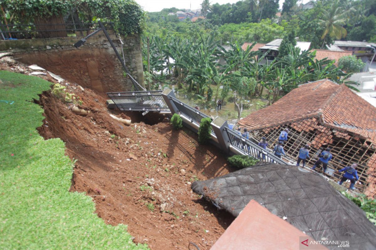 Longsor dan banjir Ciganjur, DKI investigasi indikasi pelanggaran tata ruang