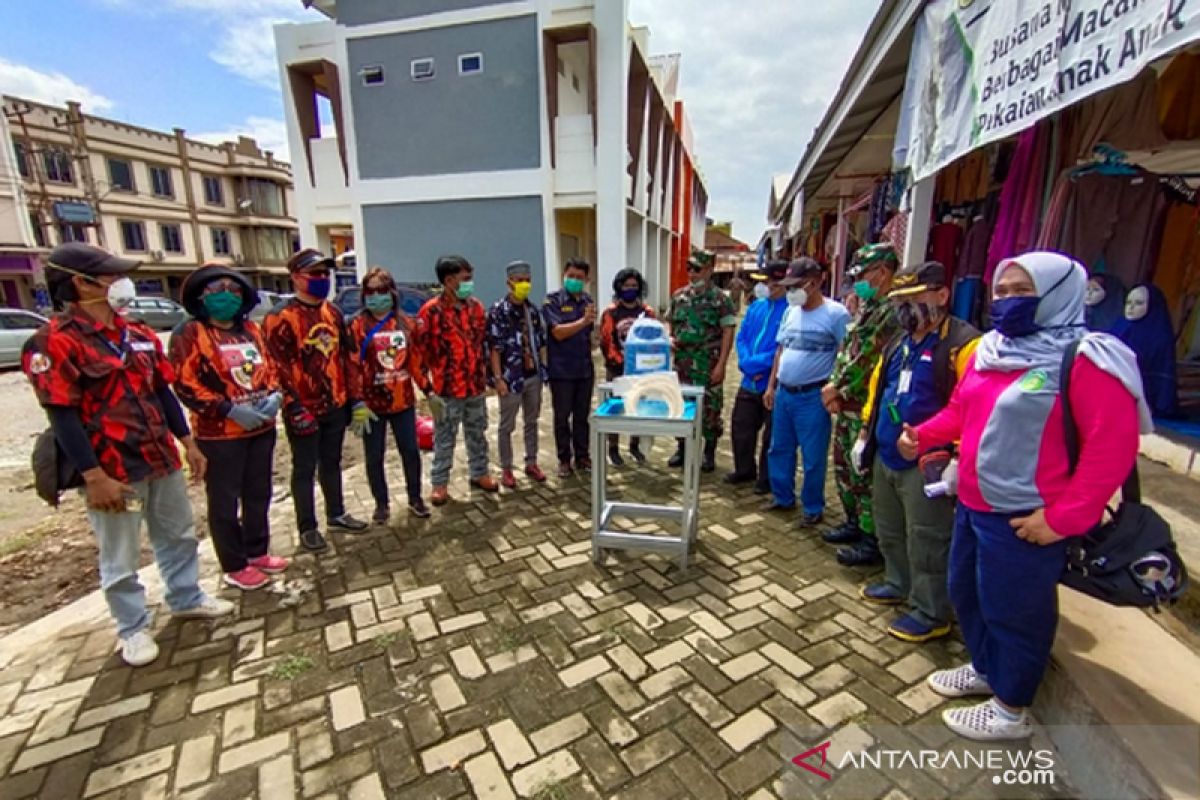 Desa Nikkel Luwu Timur dapat bantuan wastafel dari AMPI