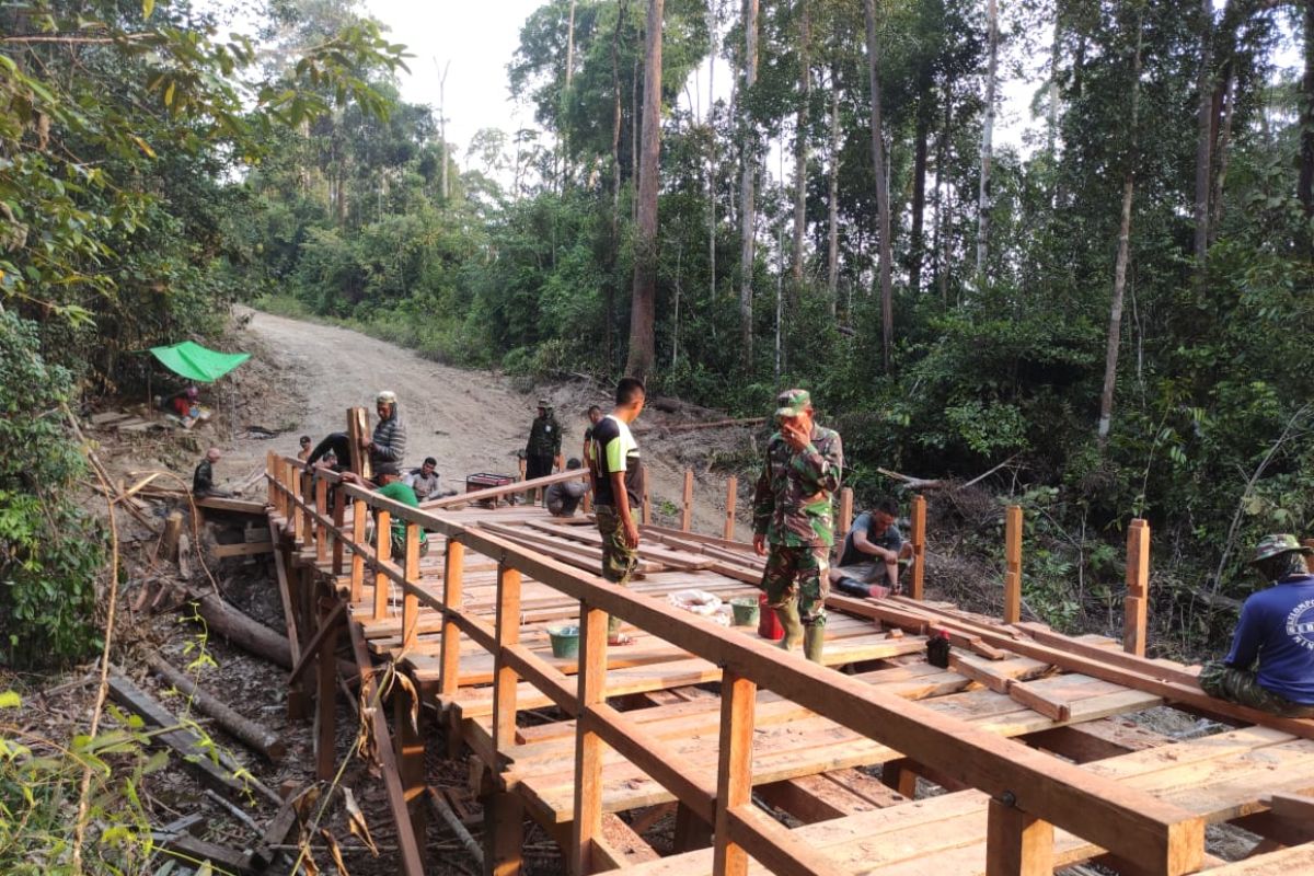 Satgas TMMD hampir selesaikan jembatan Ketungau Tengah Sintang