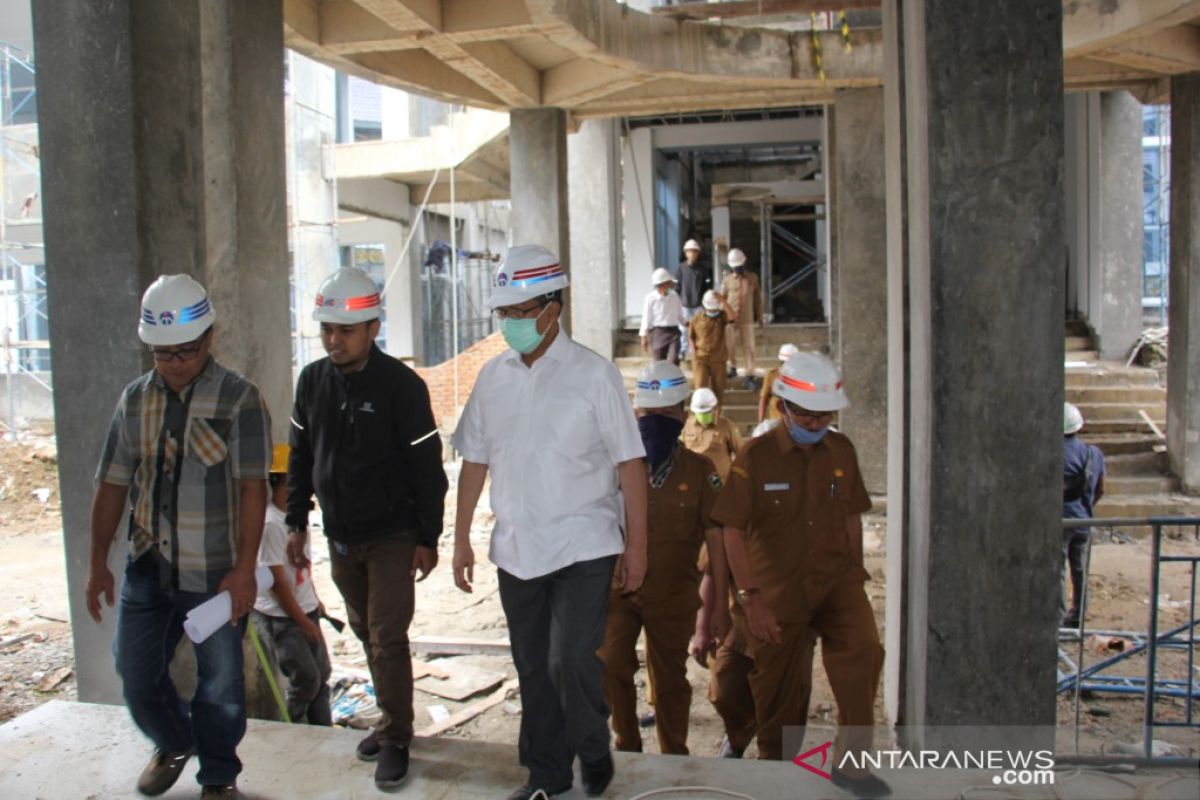 Bupati tinjau pelaksanaan pembangunan gedung baru Setda Kabupaten Solok
