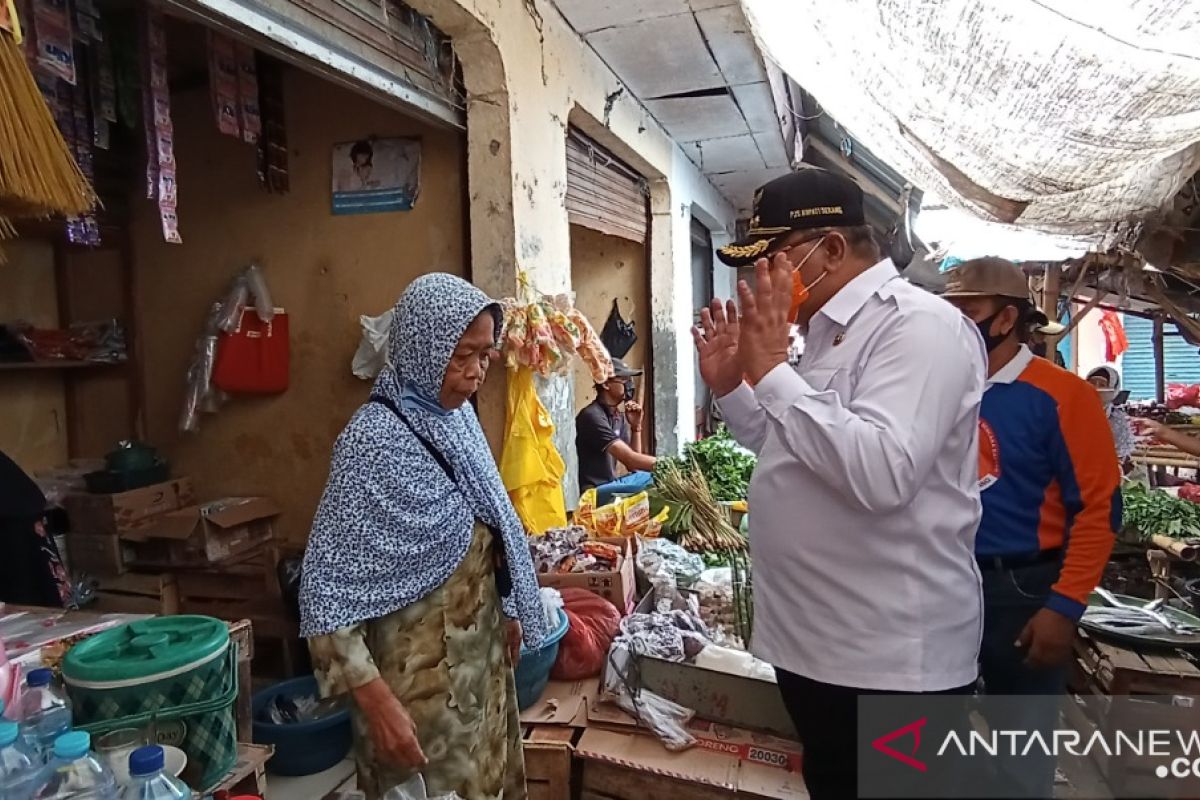 Disiplinkan masyarakat, Satgas Kabupaten Serang bagikan 50 ribu masker