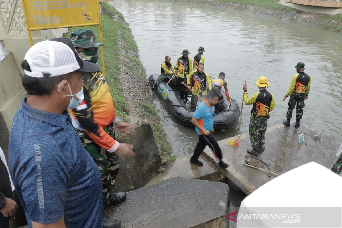 Pemko bersama Kodam bersihkan Krueng Daroy di Banda Aceh