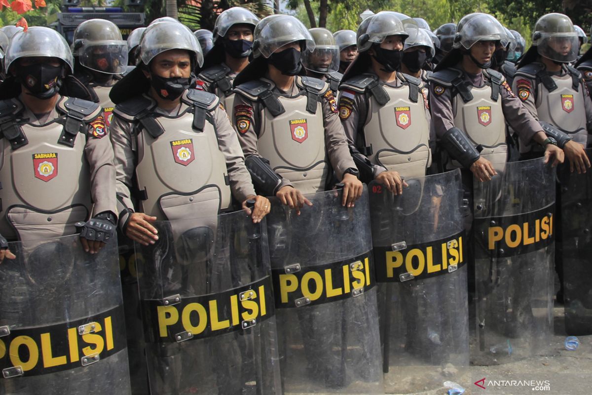 1000 polisi jalani tes cepat COVID-19 usai amankan aksi tolak UU Cipta Kerja