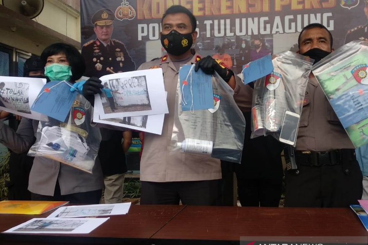 Polres Tulungagung tangkap enam remaja pelaku vandalisme isu penolakan UU Cipta Kerja