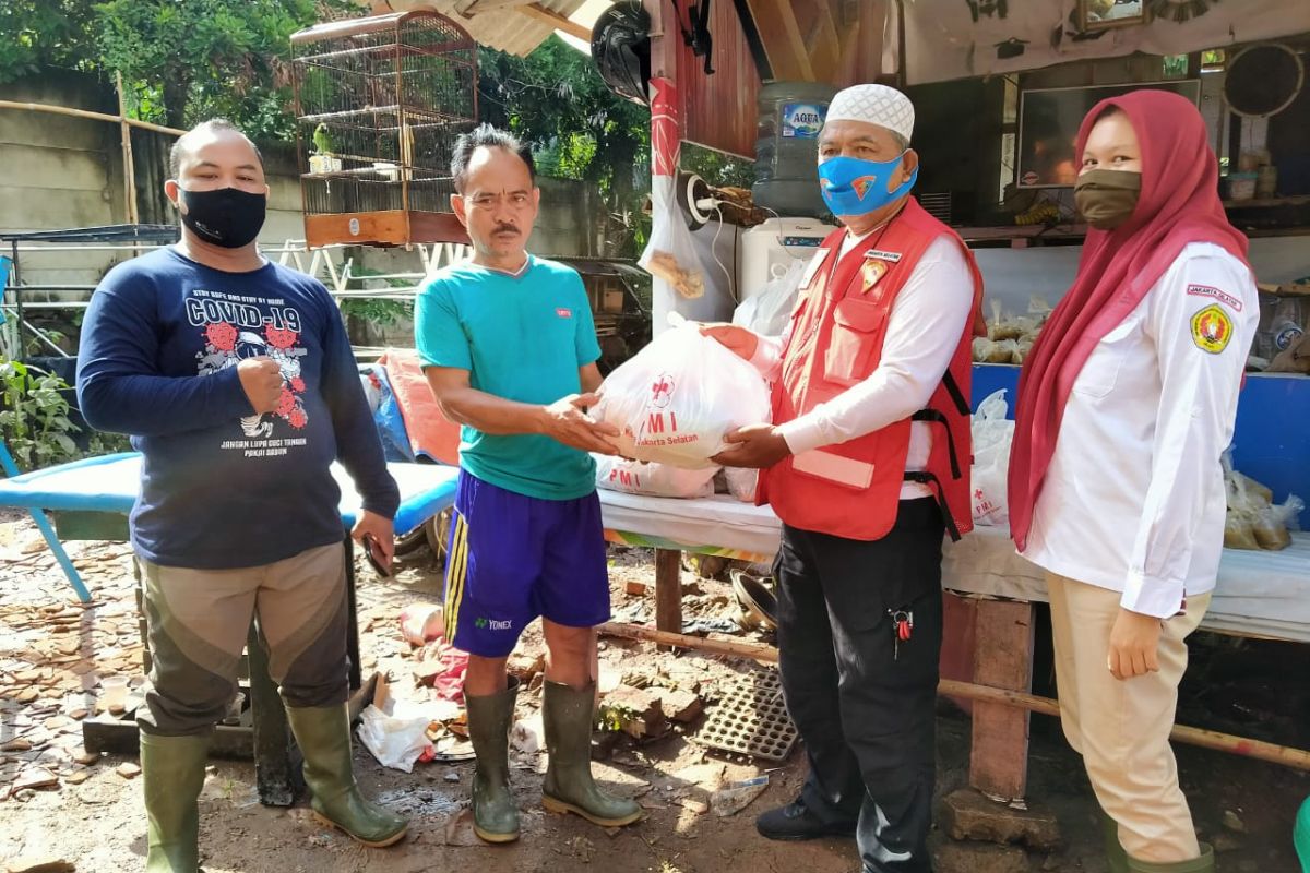 Indonesian Red Cross assists flood victims in South Jakarta