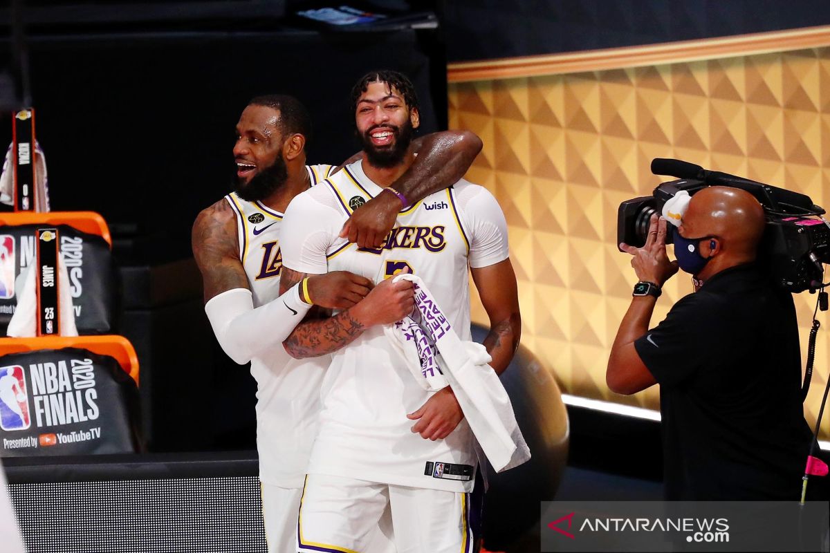 Lakers kalahkan Heat untuk raih gelar juara NBA ke-17