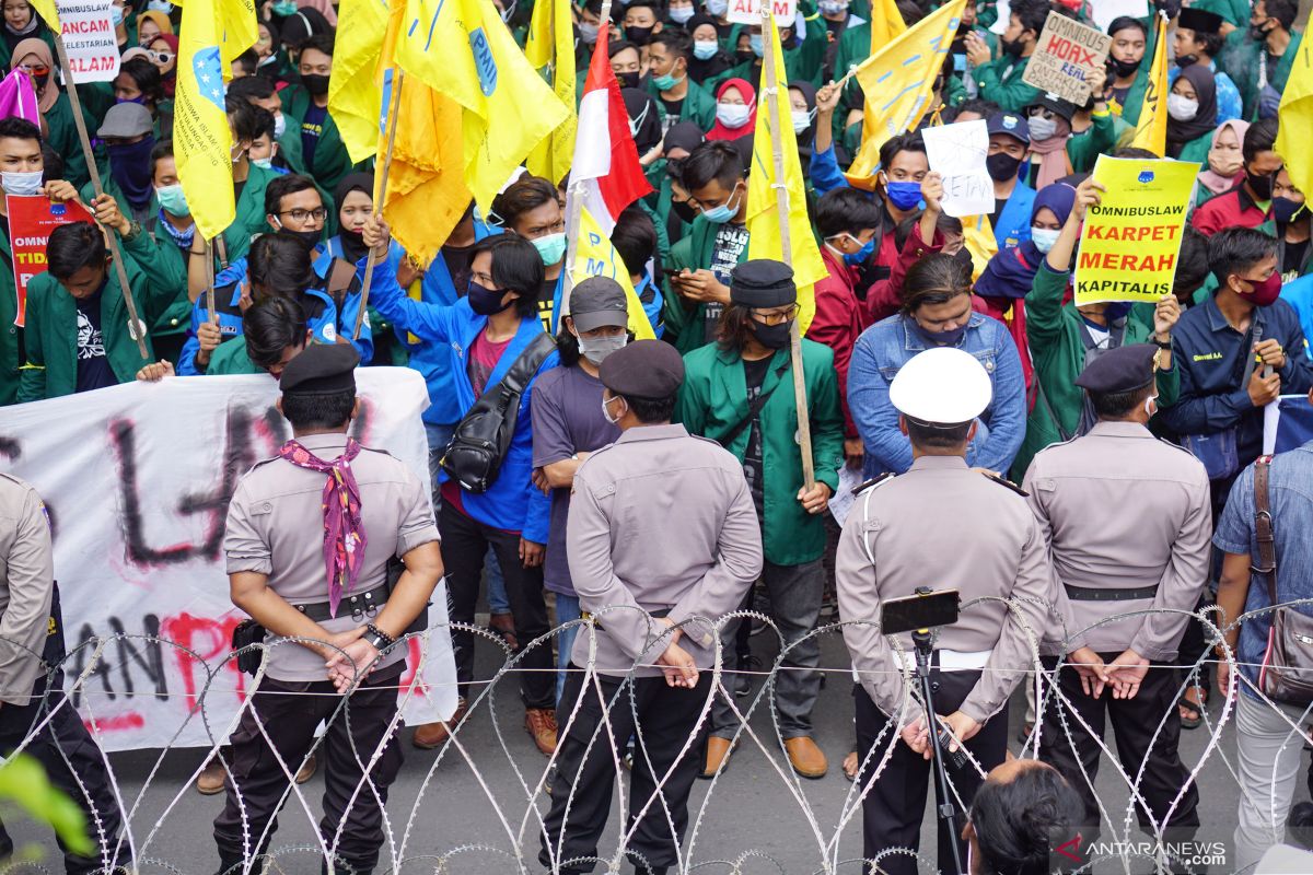 Aliansi mahasiswa Tulungagung demo tolak UU Cipta Kerja