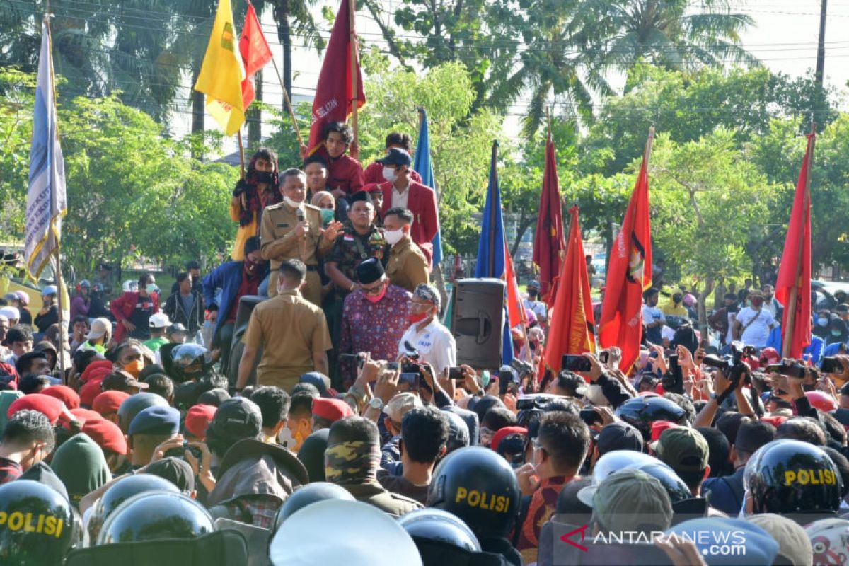 Gubernur Sulsel : Jangan menyerap informasi bohong