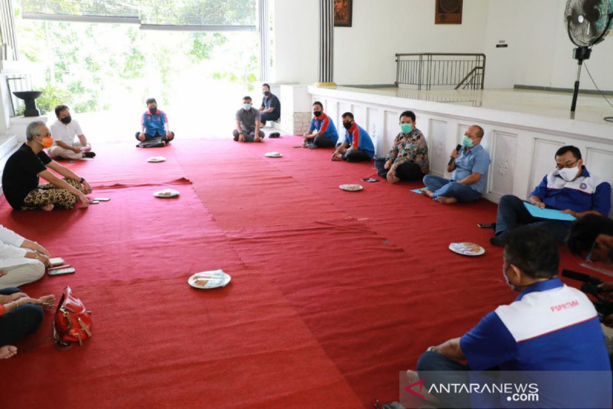 Ganjar undang serikat pekerja berdiskusi UU Cipta Kerja