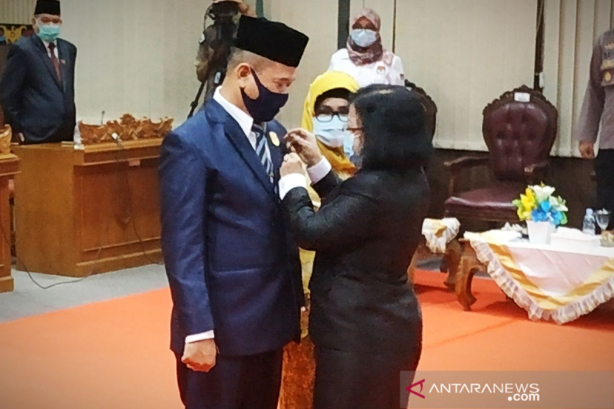 Resmi jadi anggota DPRD Kotim, Ardiansyah dan Mariani diminta cepat beradaptasi