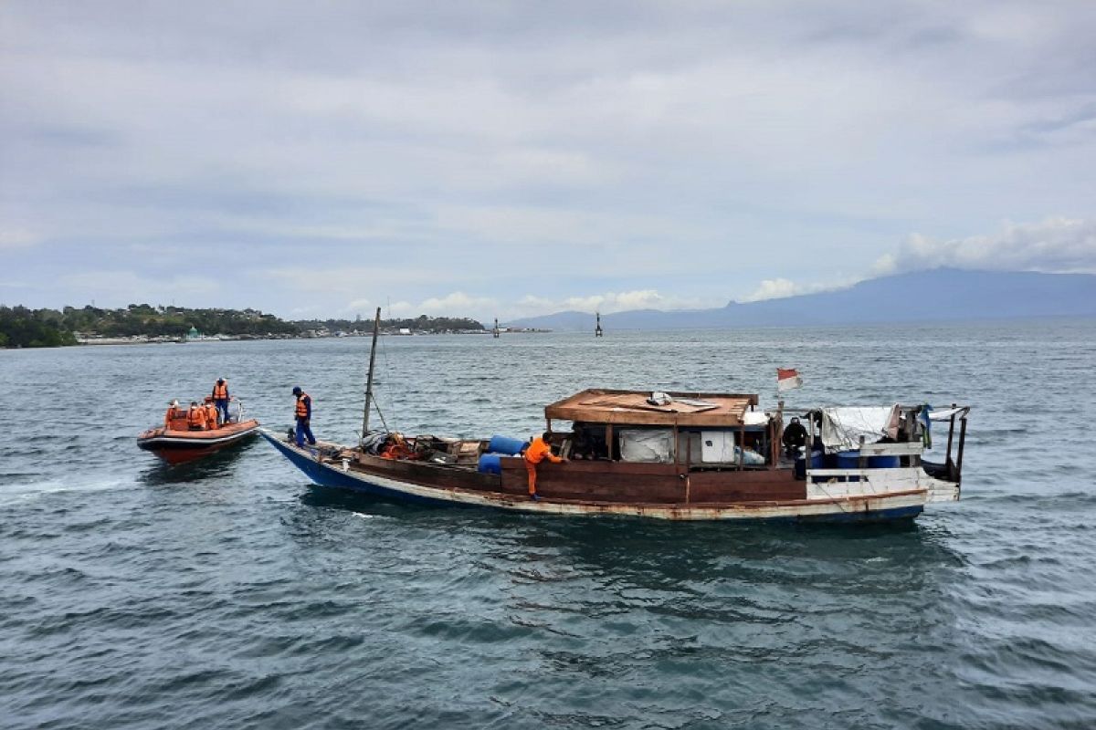 Dua awak KLM Sinar Galesong ditemukan selamat di perairan Pulau Manipa